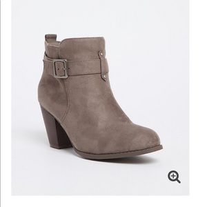 Buckle booties